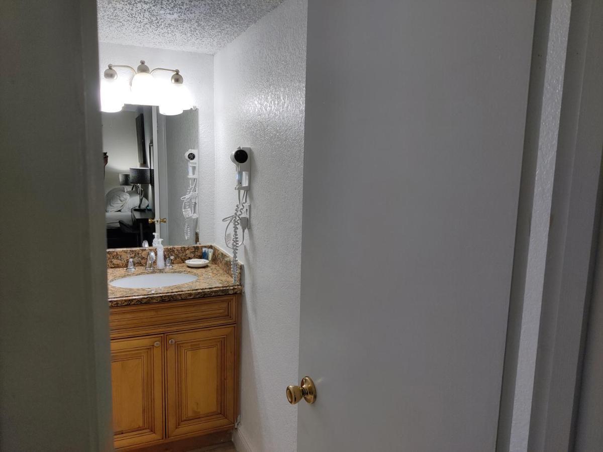Centauri Vacation Rentals Beautiful 2-Bedroom Condo, Near All Orlando Attractions, Free Parking & Wi-Fi, King Bed, #1 ภายนอก รูปภาพ