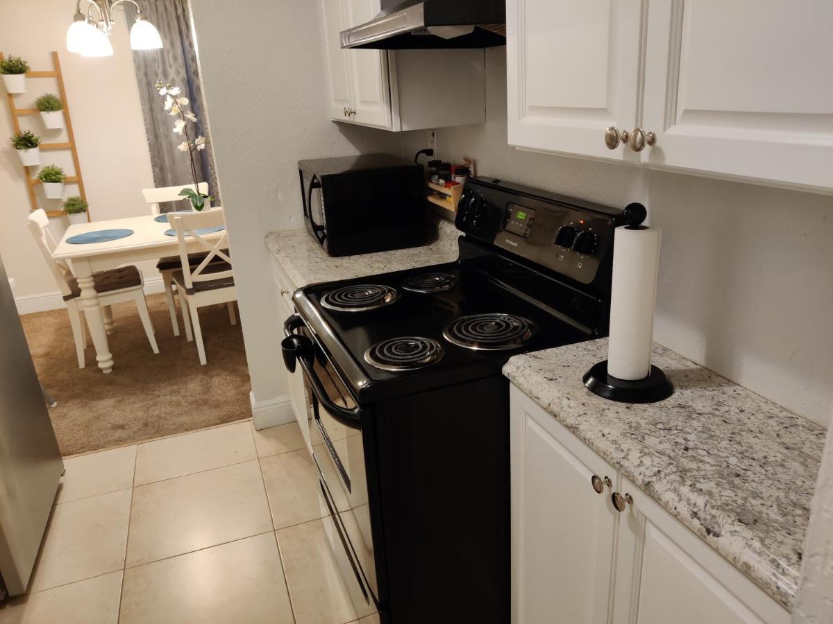 Centauri Vacation Rentals Beautiful 2-Bedroom Condo, Near All Orlando Attractions, Free Parking & Wi-Fi, King Bed, #1 ภายนอก รูปภาพ