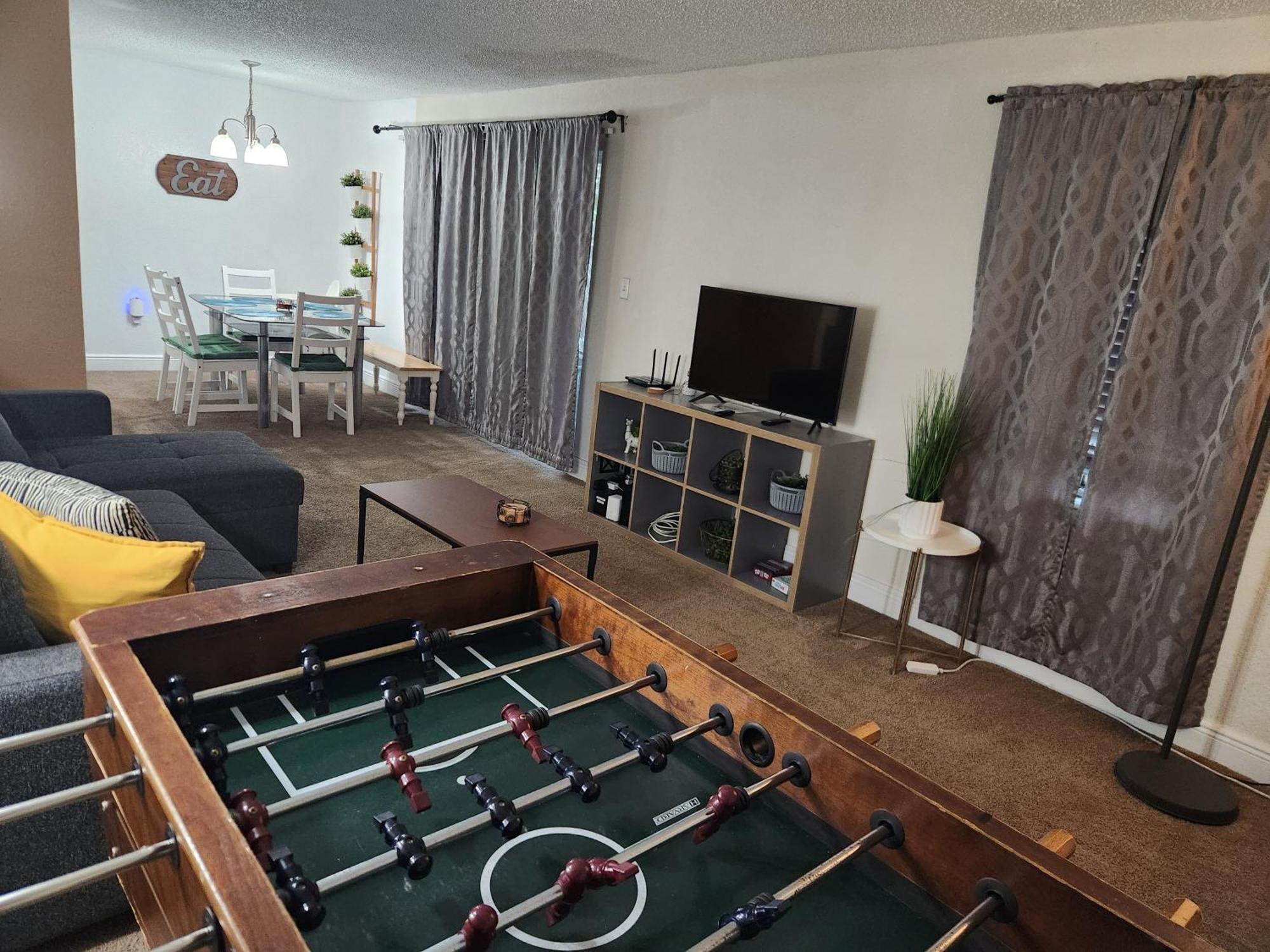 Centauri Vacation Rentals Beautiful 2-Bedroom Condo, Near All Orlando Attractions, Free Parking & Wi-Fi, King Bed, #1 ภายนอก รูปภาพ
