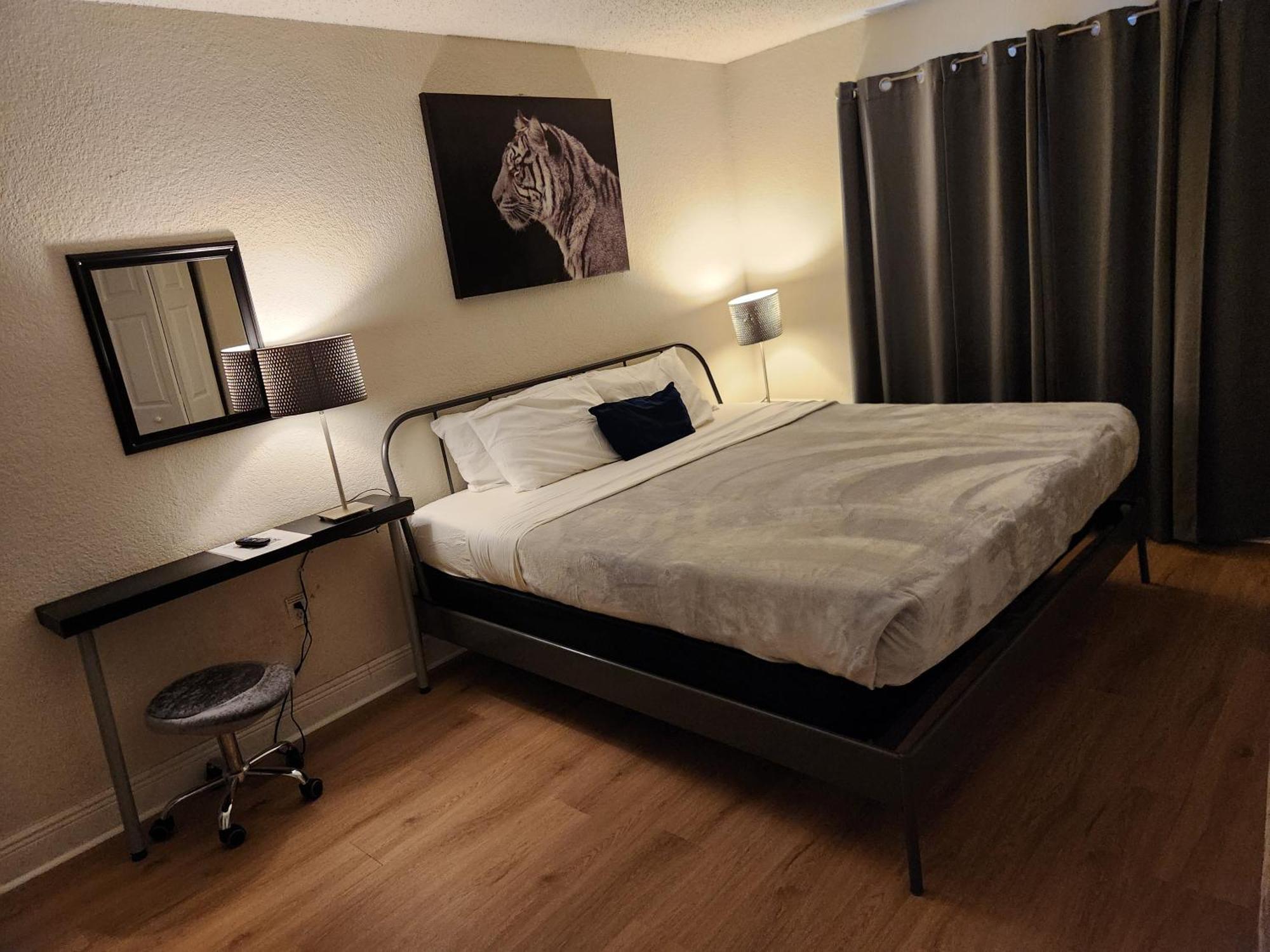 Centauri Vacation Rentals Beautiful 2-Bedroom Condo, Near All Orlando Attractions, Free Parking & Wi-Fi, King Bed, #1 ภายนอก รูปภาพ
